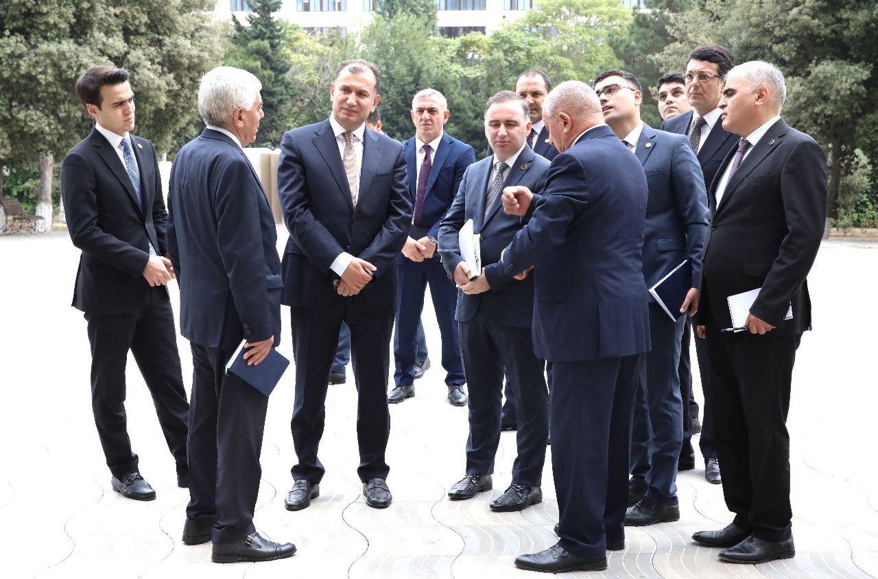 AHİK sədri qurumun Əmək və Sоsial Münasibətlər Akademiyasında tədrisin vəziyyəti ilə maraqlanıb (FOTO)