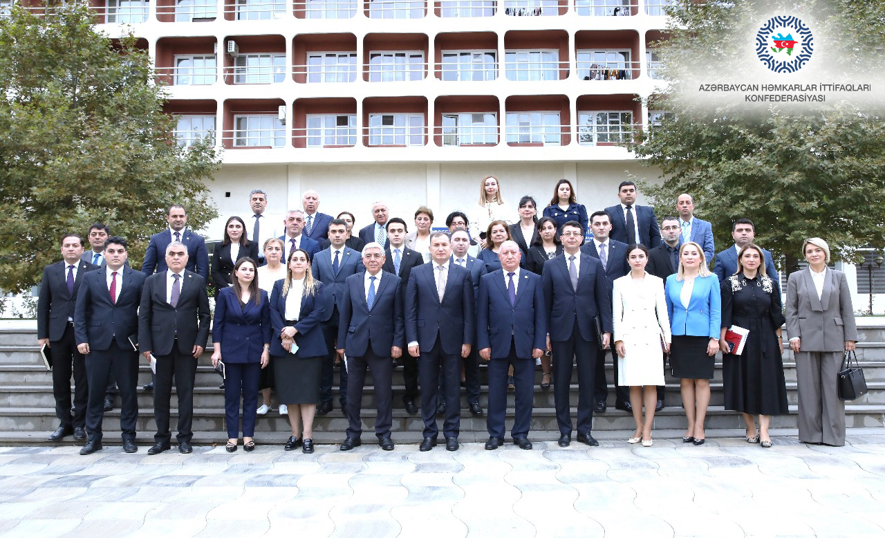 AHİK sədri qurumun Əmək və Sоsial Münasibətlər Akademiyasında tədrisin vəziyyəti ilə maraqlanıb (FOTO)