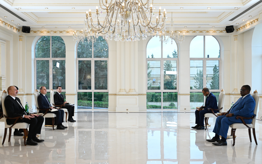 President Ilham Aliyev accepts credentials of ambassador of Benin (PHOTO)