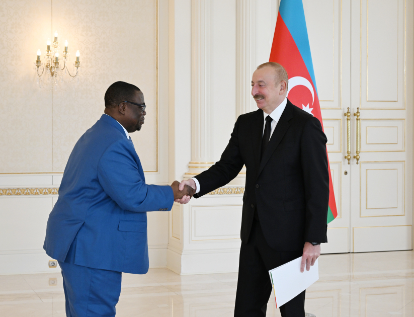 President Ilham Aliyev accepts credentials of ambassador of Benin (PHOTO)