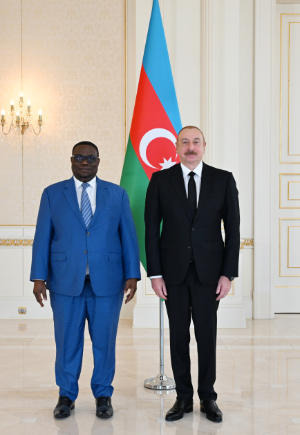 President Ilham Aliyev accepts credentials of ambassador of Benin (PHOTO)