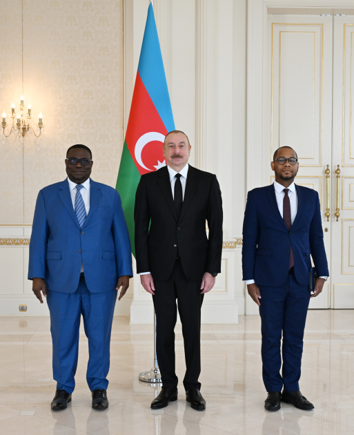 President Ilham Aliyev accepts credentials of ambassador of Benin (PHOTO)