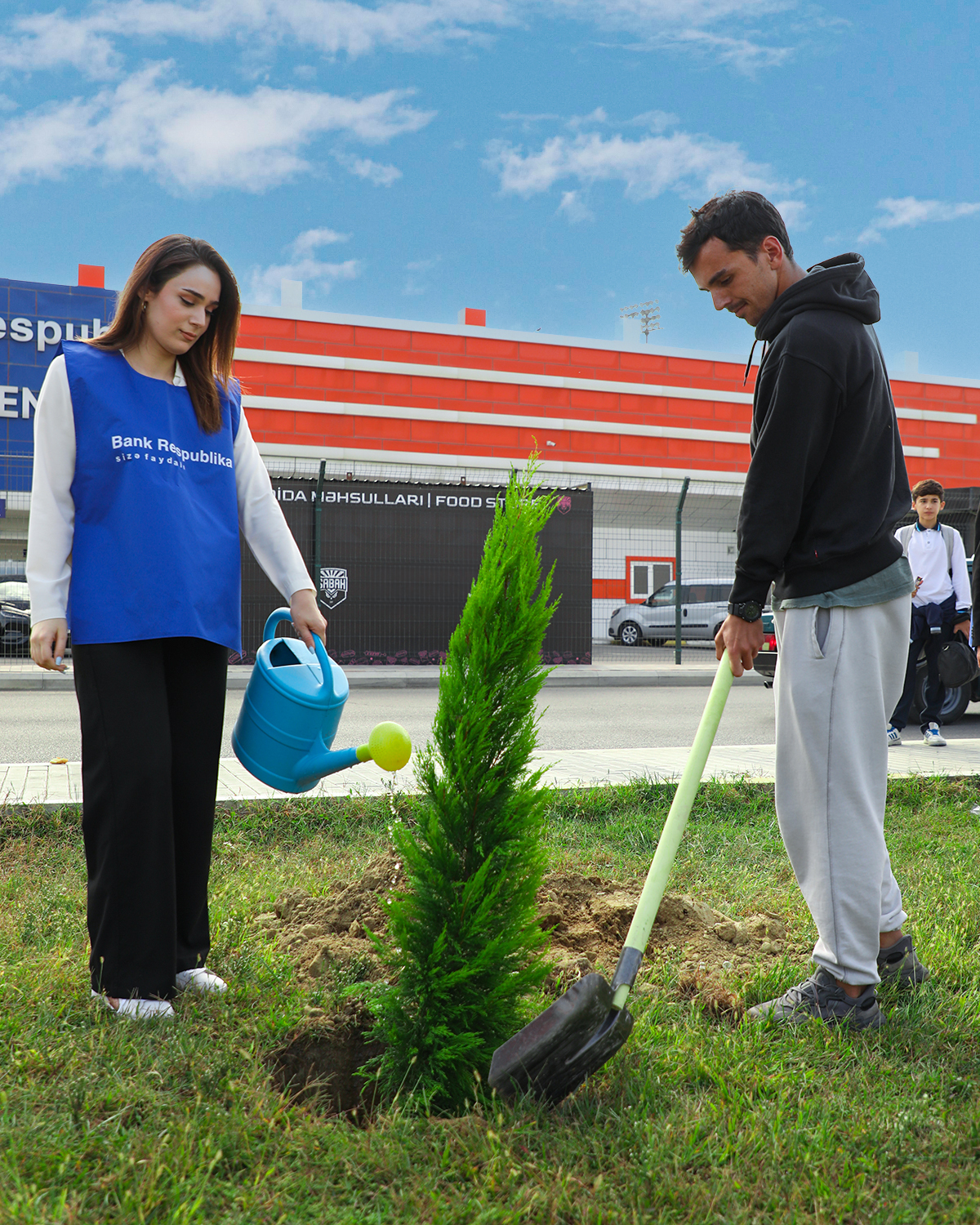 Bank Respublika və Sabah FK ağacəkmə aksiyası keçirdi (FOTO)