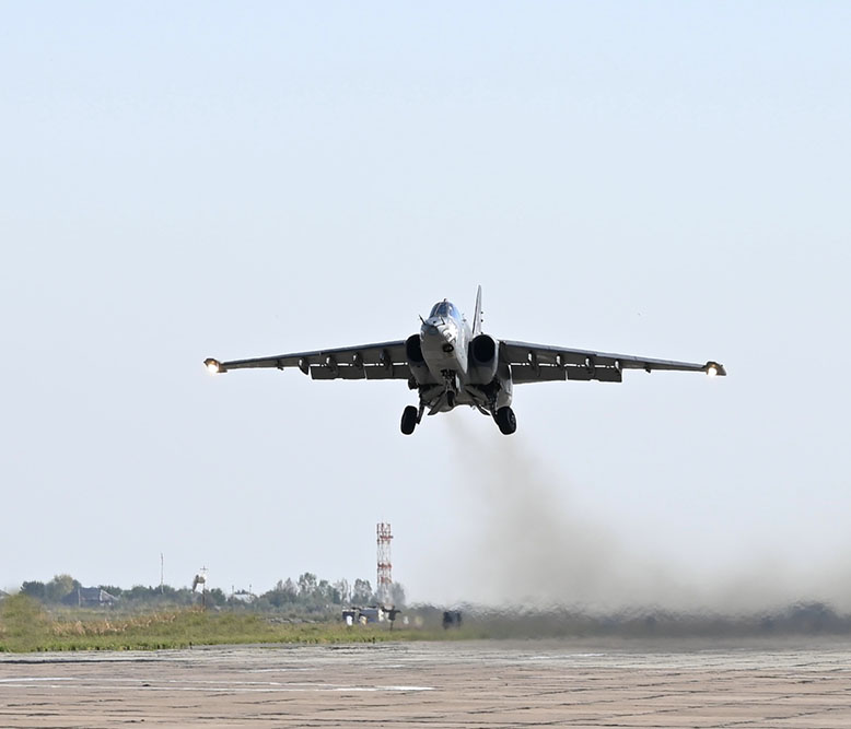 Azerbaijani Air Force's combat aircraft takes to skies for drilling flights (PHOTO/VIDEO)