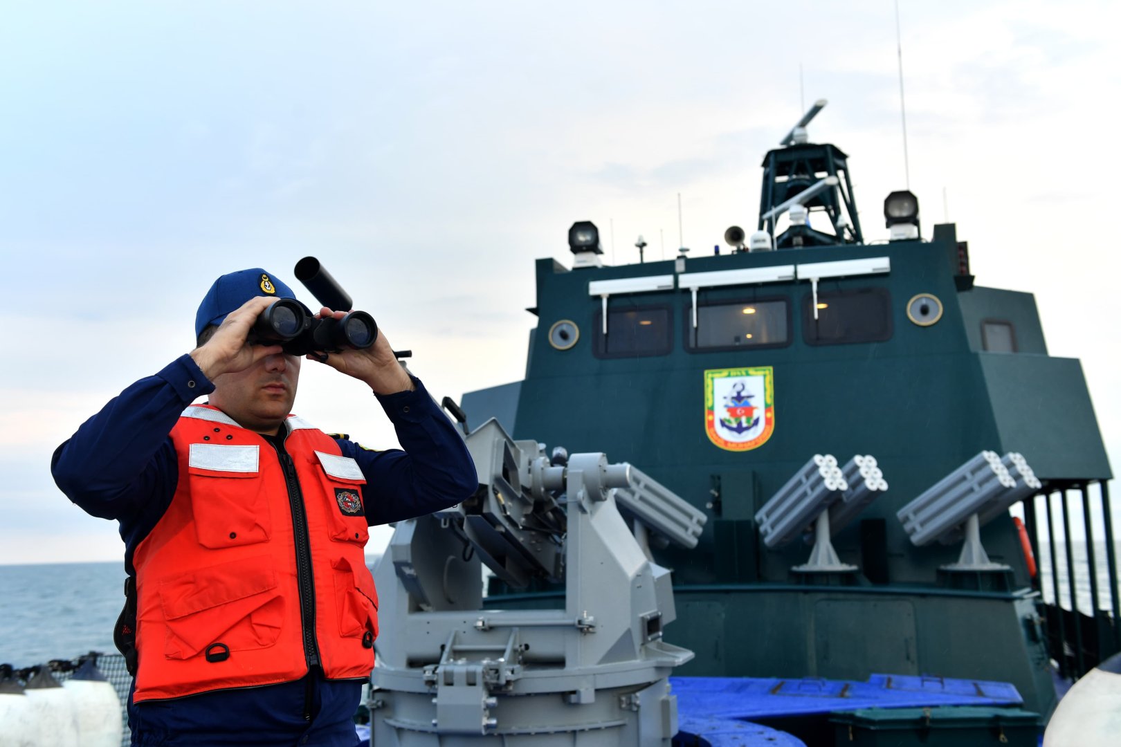 Xəzərdə 330 minlik qaçaq siqaret tutuldu (FOTO/VİDEO)