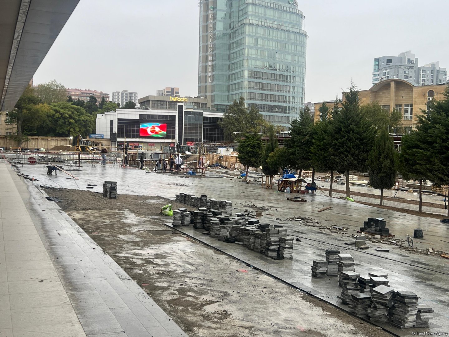 "28 May"ın qarşısında təmir işləri nə yerdədir? (FOTO/VİDEO)