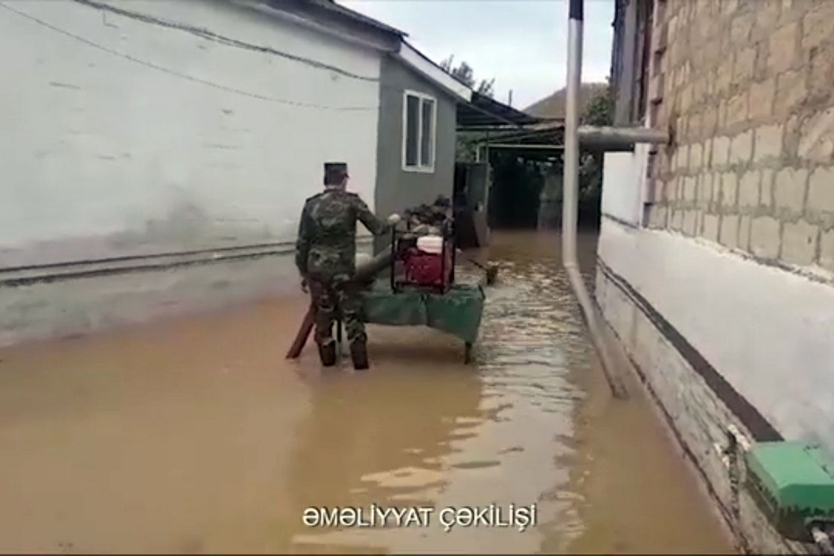 Hacıqabulda su basan ərazilərdə tədbirlər fasiləsiz davam etdirilir - FHN (VİDEO)