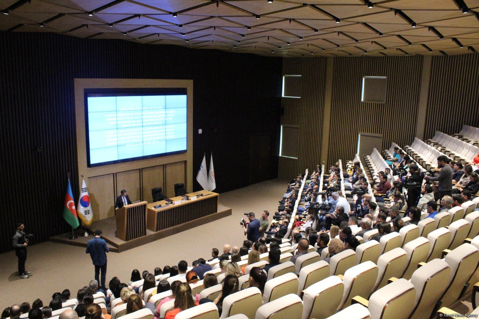 Koreya Hökuməti ölkəmizə tibbi avadanlıqlar ianə edib (FOTO)