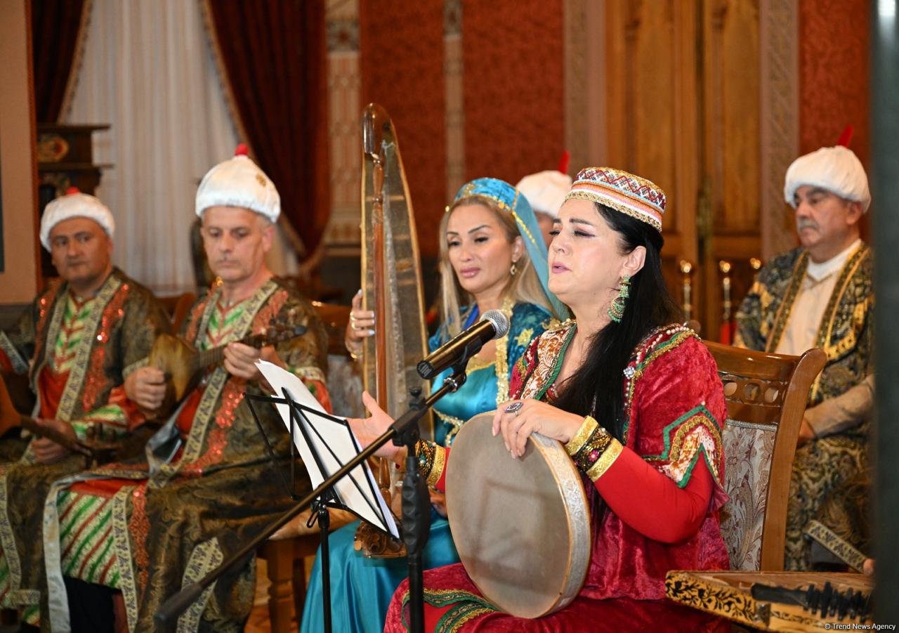 Bakıda Şah İsmayıl Xətainin 516 yaşlı fərmanının təqdimatı keçirilib (FOTO)