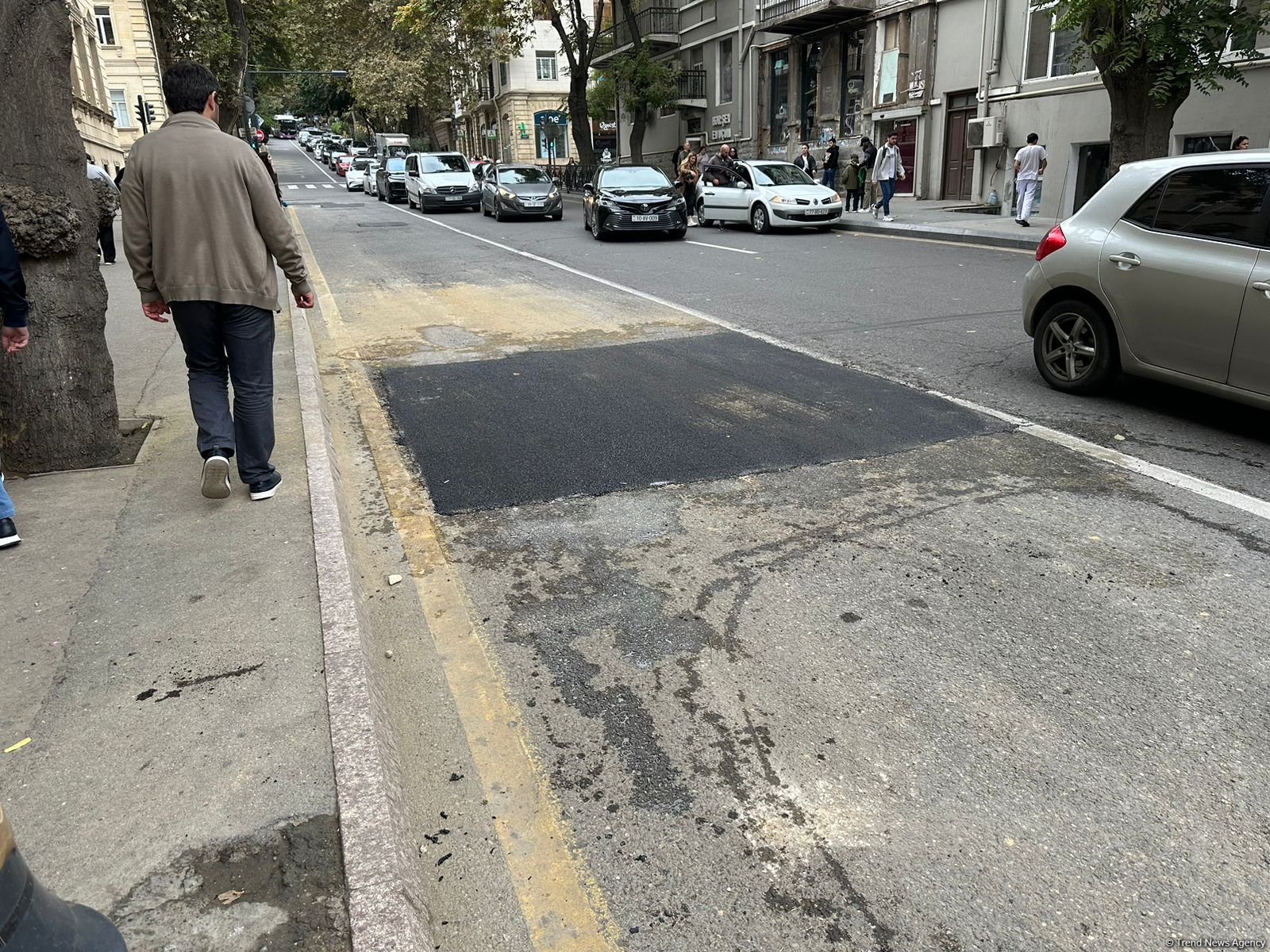 Bakının mərkəzində çökən yol təmir olundu (FOTO)