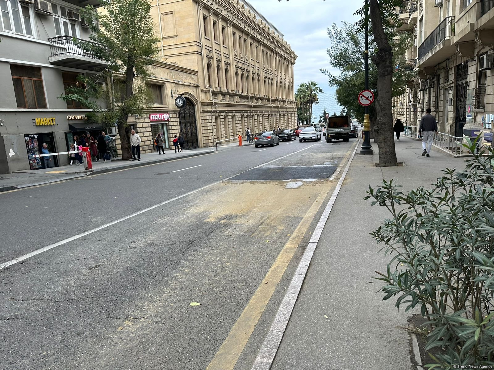 Bakının mərkəzində çökən yol təmir olundu (FOTO)