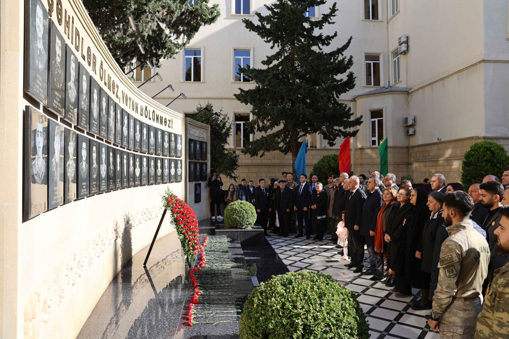 Zəfər Günü UNEC-də böyük təntənə ilə qeyd edilib (FOTO)