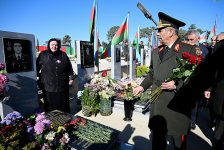 Zəfər Günündə Ulu Öndərin və şəhidlərimizin məzarları ziyarət olunub (FOTO/VİDEO)