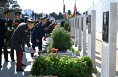 Zəfər Günündə Ulu Öndərin və şəhidlərimizin məzarları ziyarət olunub (FOTO/VİDEO)