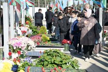 Zəfər Günündə Ulu Öndərin və şəhidlərimizin məzarları ziyarət olunub (FOTO/VİDEO)