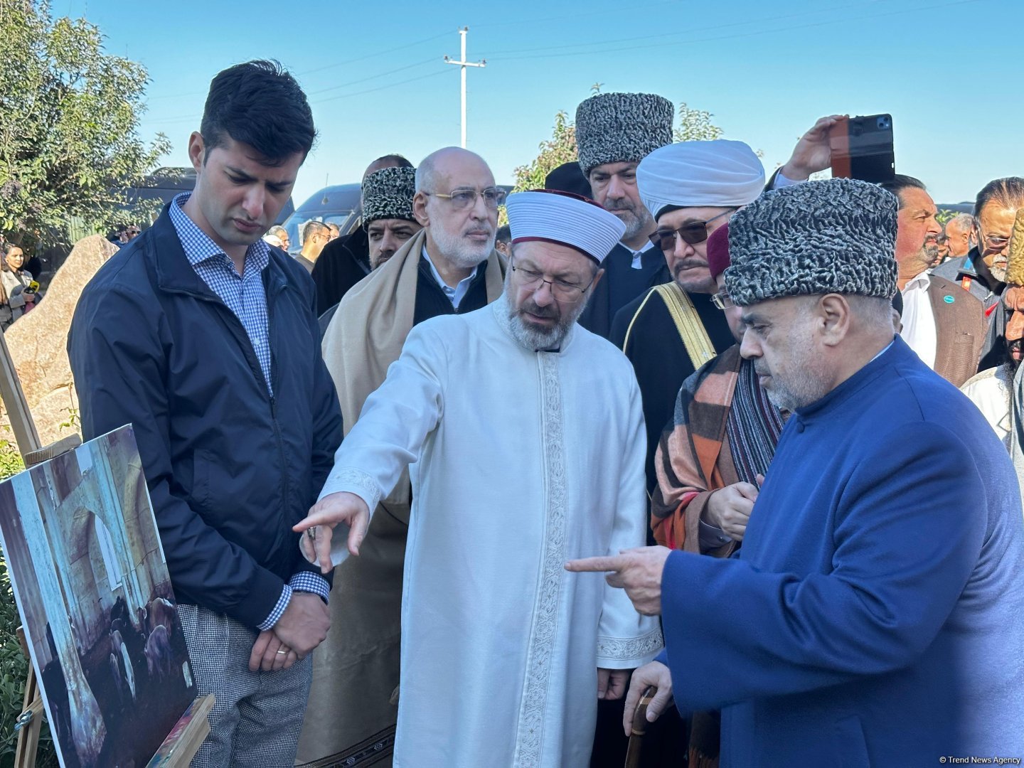 Dünya dini liderlərinin qlobal Bakı Sammitinin iştirakçıları Xankəndidə Zəfər meydanında olublar (FOTO) (ƏLAVƏ OLUNUB)