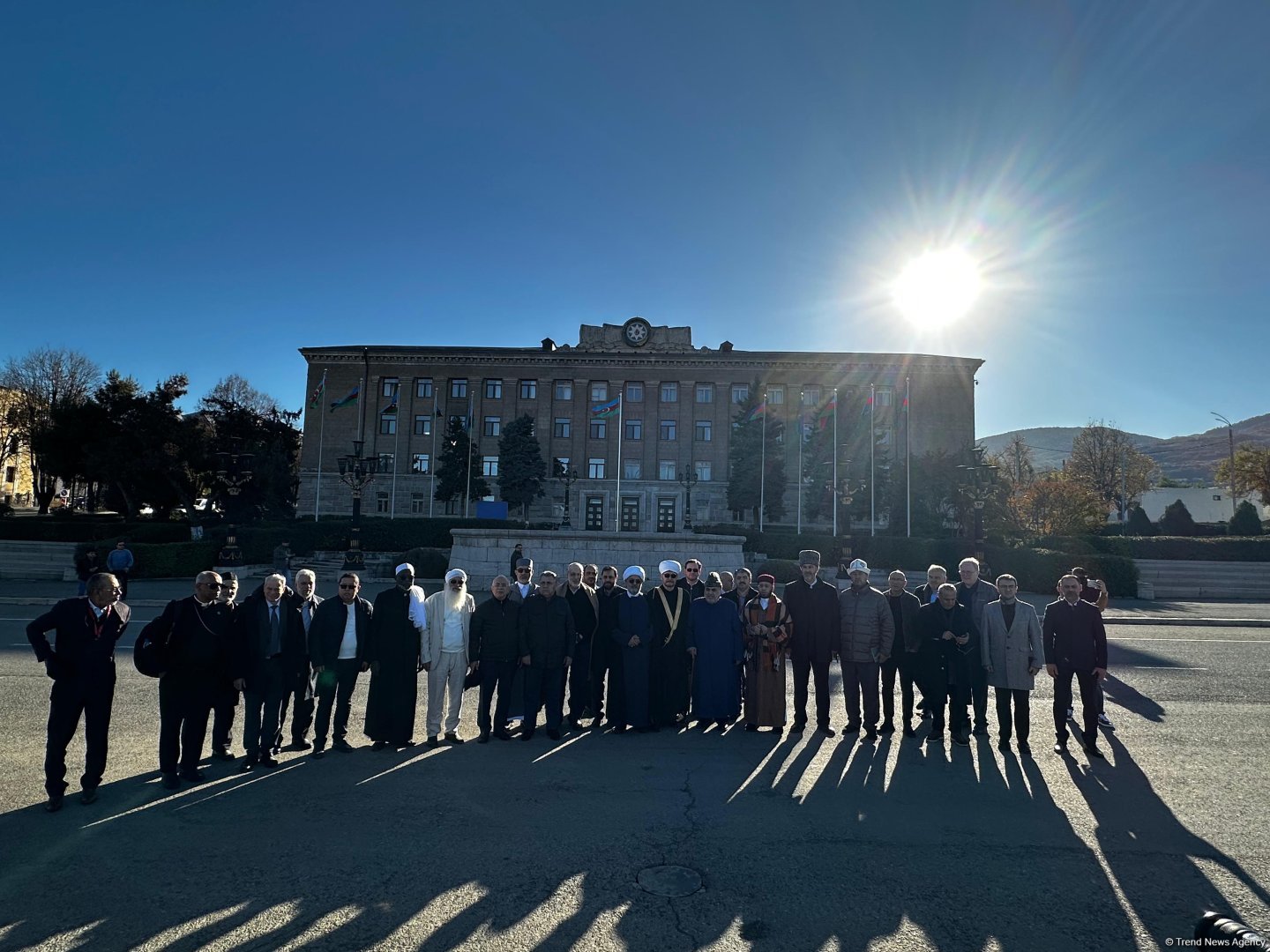 Dünya dini liderlərinin qlobal Bakı Sammitinin iştirakçıları Xankəndidə Zəfər meydanında olublar (FOTO) (ƏLAVƏ OLUNUB)