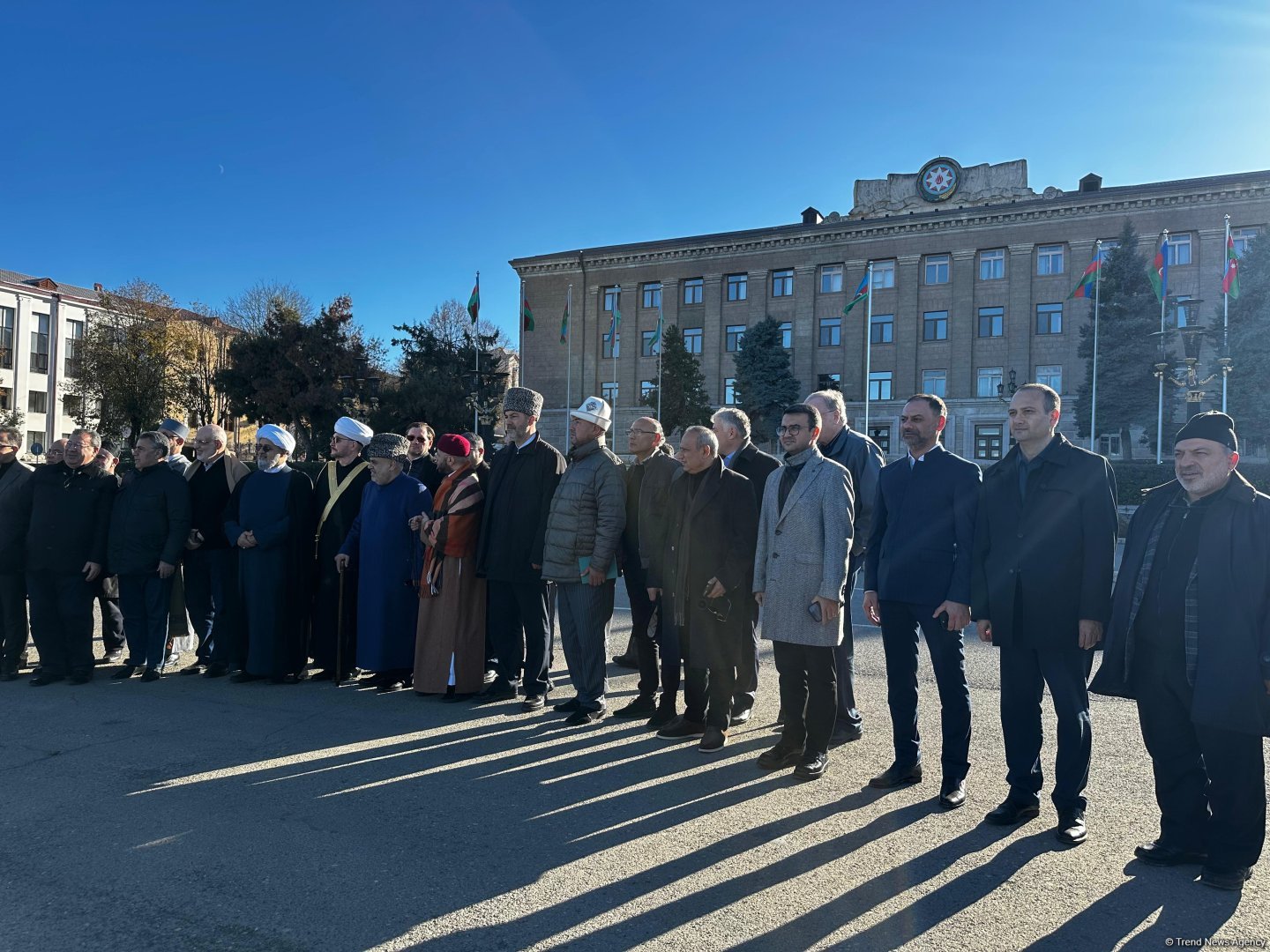 Dünya dini liderlərinin qlobal Bakı Sammitinin iştirakçıları Xankəndidə Zəfər meydanında olublar (FOTO) (ƏLAVƏ OLUNUB)