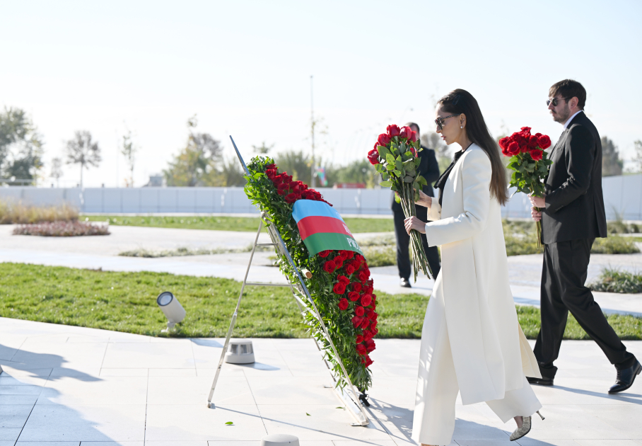 Президент Ильхам Алиев и Первая леди Мехрибан Алиева приняли участие в открытии Парка Победы в Баку  (ФОТО)