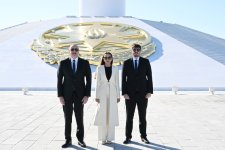 President Ilham Aliyev visits National Flag Square in Baku to raise Azerbaijan's tricolor flag (PHOTO/VİDEO)