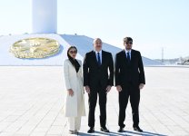 President Ilham Aliyev visits National Flag Square in Baku to raise Azerbaijan's tricolor flag (PHOTO/VİDEO)