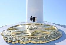 President Ilham Aliyev visits National Flag Square in Baku to raise Azerbaijan's tricolor flag (PHOTO/VİDEO)