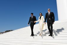 President Ilham Aliyev visits National Flag Square in Baku to raise Azerbaijan's tricolor flag (PHOTO/VİDEO)