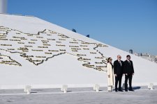 President Ilham Aliyev visits National Flag Square in Baku to raise Azerbaijan's tricolor flag (PHOTO/VİDEO)