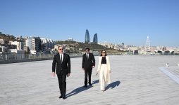 President Ilham Aliyev visits National Flag Square in Baku to raise Azerbaijan's tricolor flag (PHOTO/VİDEO)