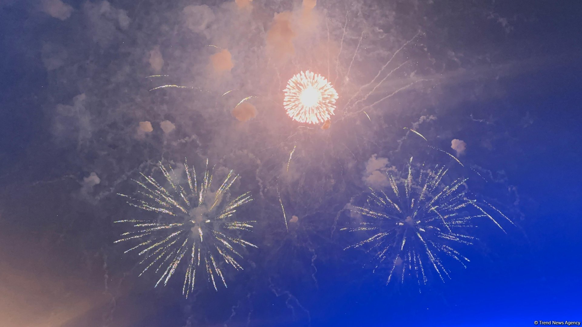 Baku hosts fireworks display on Victory Day occasion (PHOTO/VİDEO)