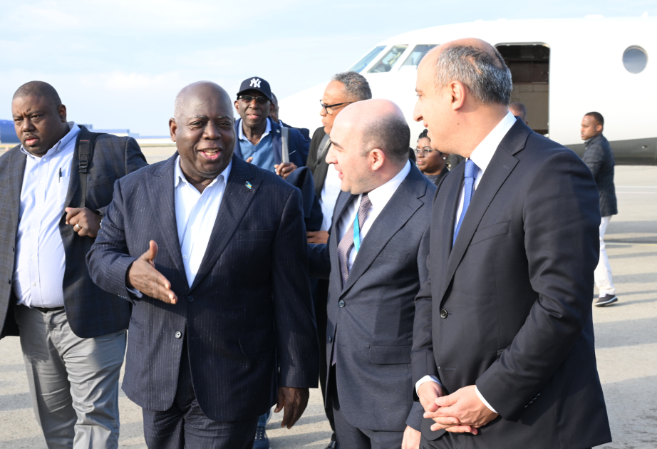 Prime Minister of Bahamas arrives in Azerbaijan