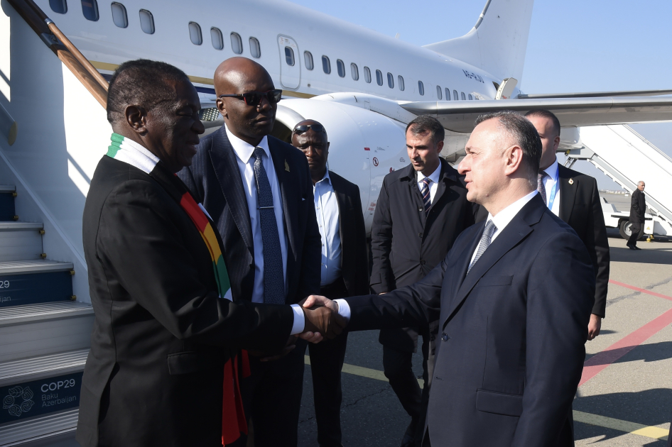 President of Zimbabwe arrives in Azerbaijan (PHOTO)