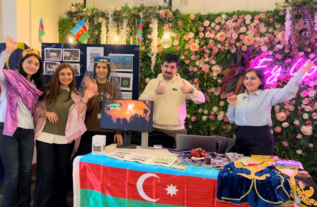 Students at Sheffield University receive extensive information about Azerbaijan (PHOTO)