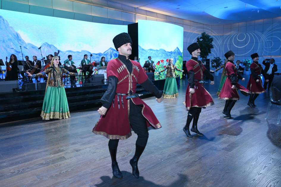 COP29-un Liderlər Sammitinin açılış mərasimində iştirak edən nümayəndə heyətlərinin şərəfinə Heydər Əliyev Mərkəzində ziyafət verilib (FOTO)