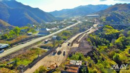 Kəlbəcər şəhərinin daxili yollarının tikintisi davam edir (FOTO/VİDEO)