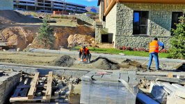 Kəlbəcər şəhərinin daxili yollarının tikintisi davam edir (FOTO/VİDEO)