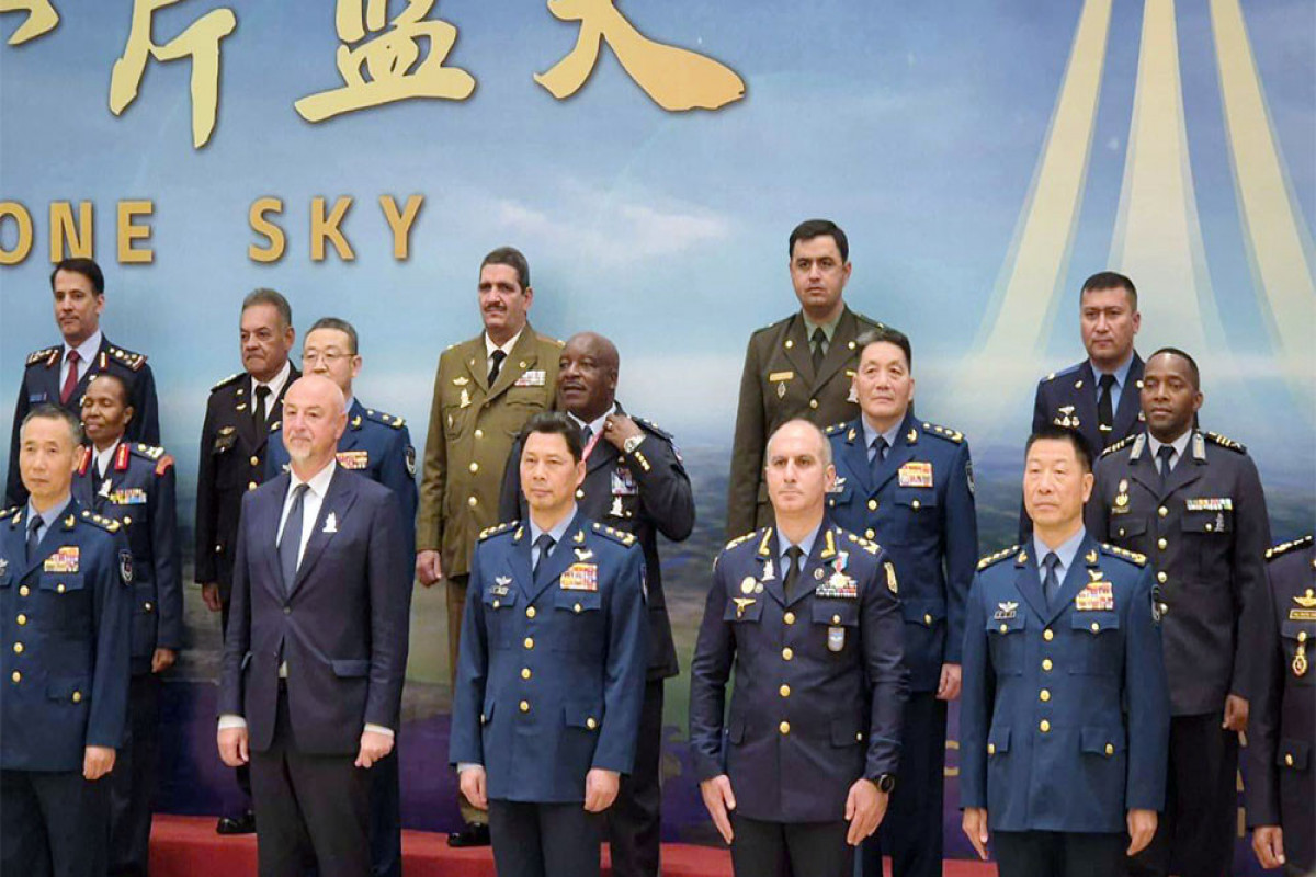 Azerbaijan's Air Force Commander attends international airshow in China (PHOTO)