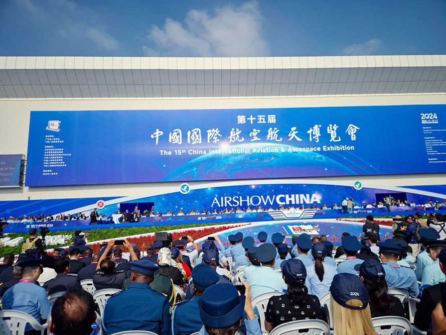 Azerbaijan's Air Force Commander attends international airshow in China (PHOTO)