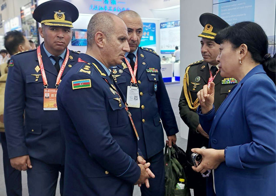 Azerbaijan's Air Force Commander attends international airshow in China (PHOTO)