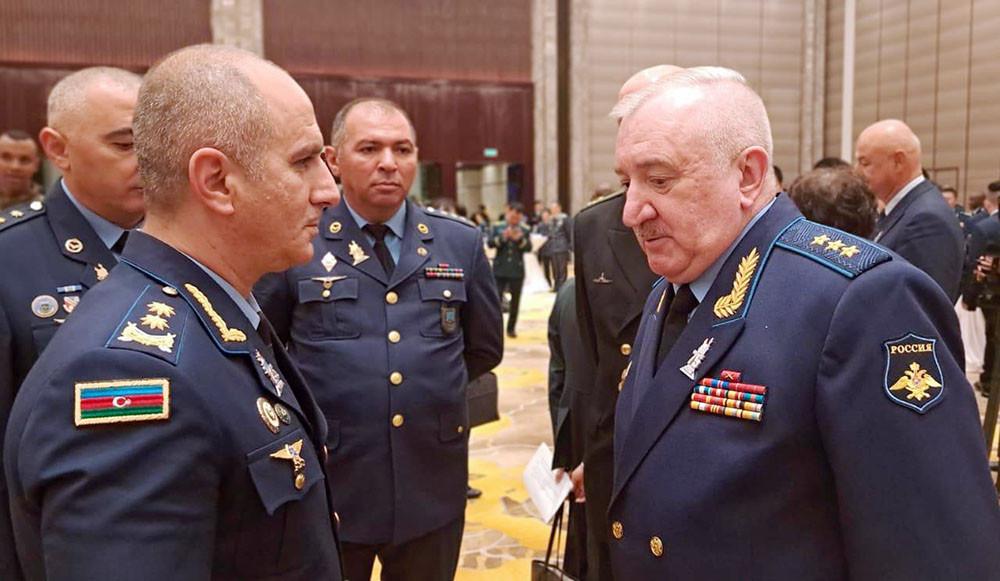 Azerbaijan's Air Force Commander attends international airshow in China (PHOTO)