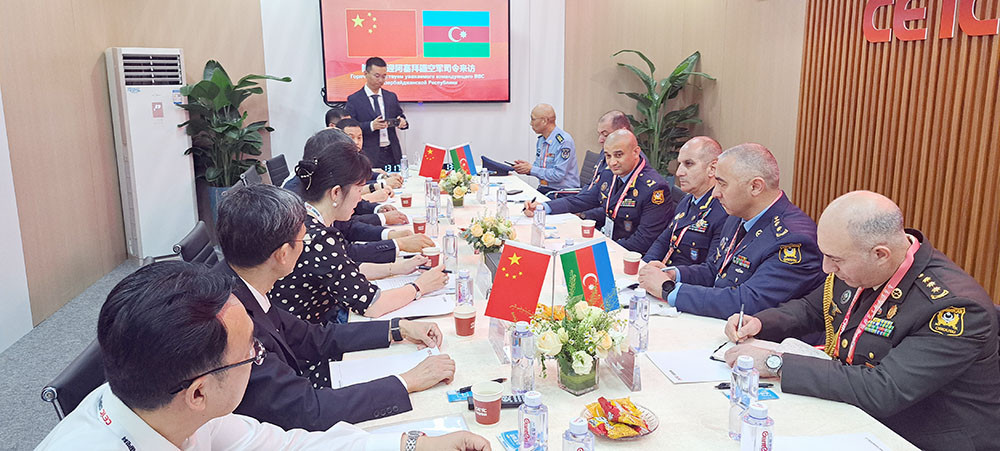 Azerbaijan's Air Force Commander attends international airshow in China (PHOTO)