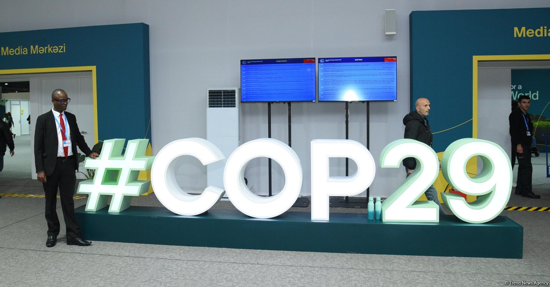 Фоторепортаж с четвертого дня COP29