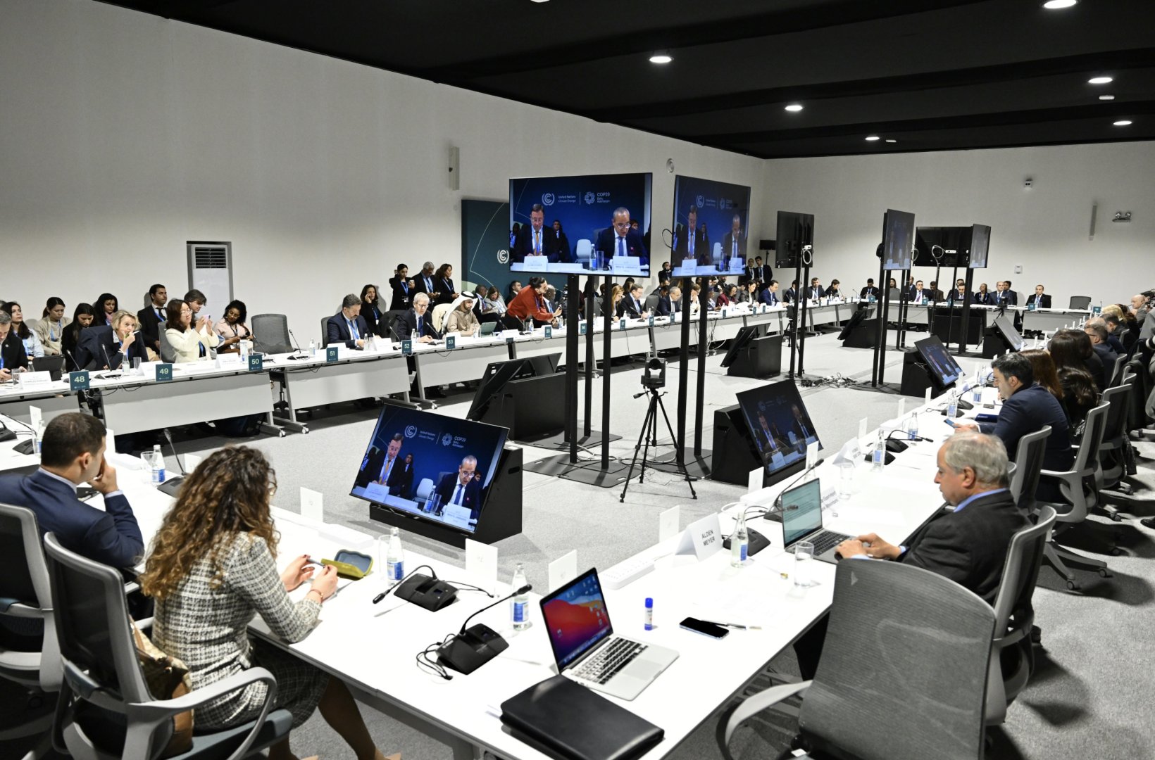 COP29-da İqlim Maliyyəsi, Sərmayə və Ticarət üzrə Bakı Təşəbbüsü Dialoquna start verilib (FOTO)