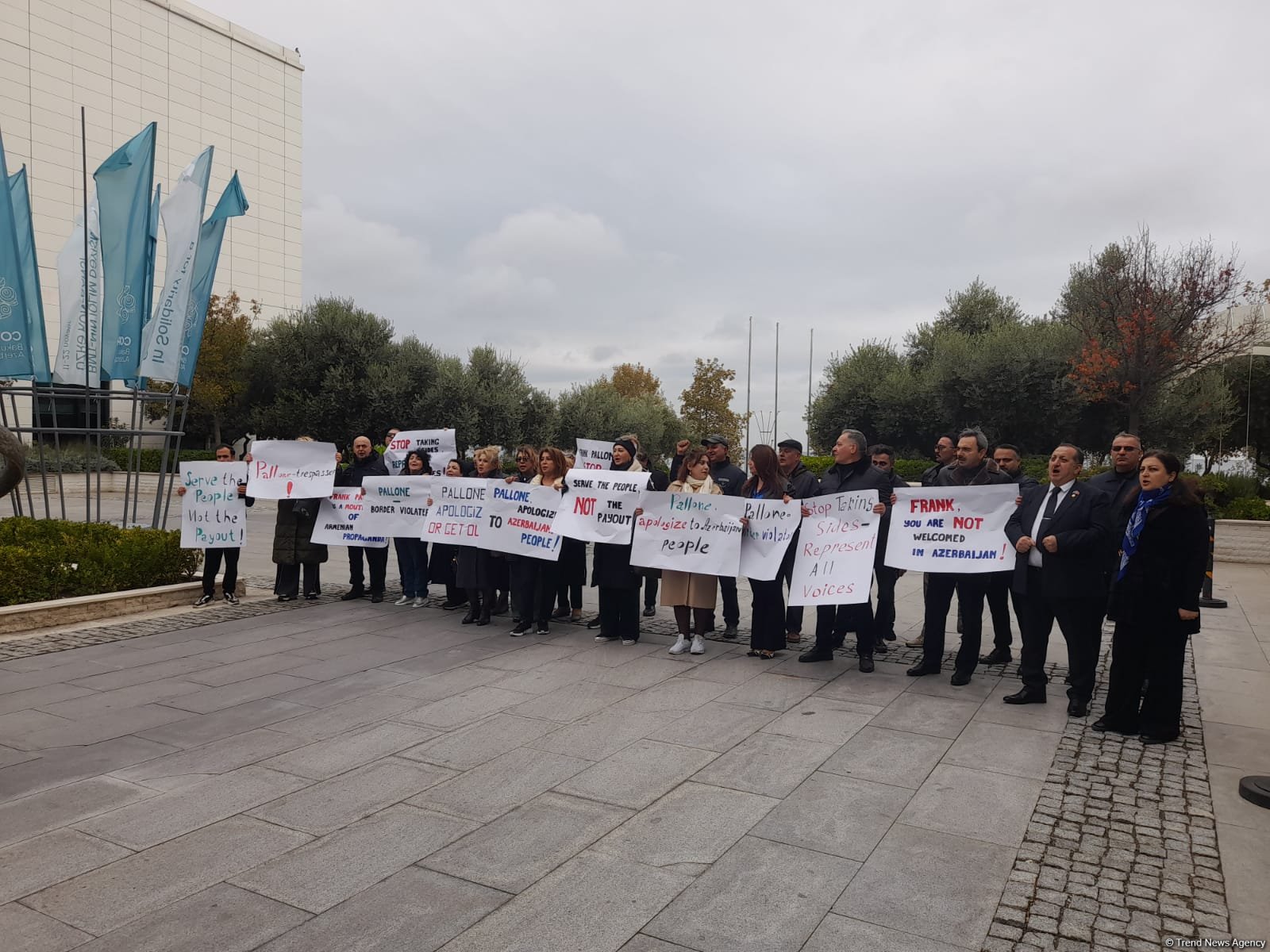 Bir qrup Azərbaycan QHT təmsilçiləri ermənipərəst Frank Peloninin Azərbaycana səfərinə qarşə etiraz aksiyası keçirib (FOTO/VİDEO)