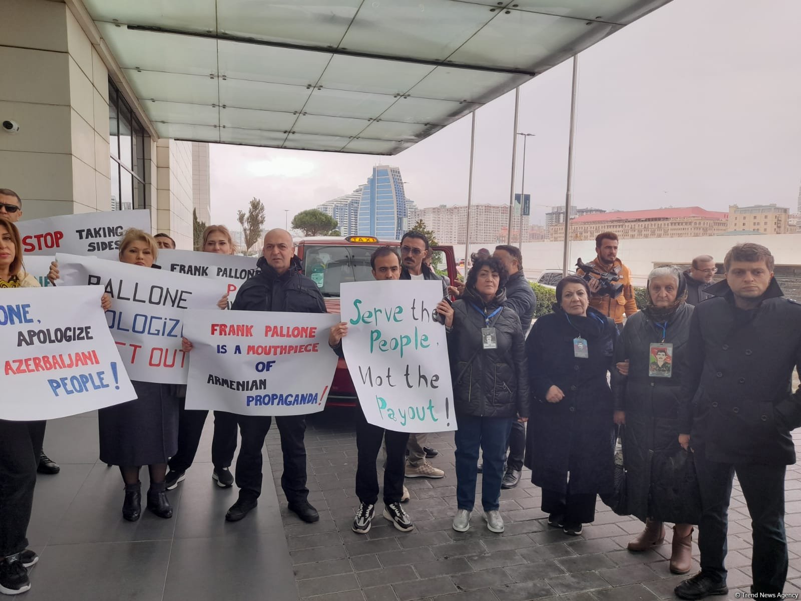 Bir qrup Azərbaycan QHT təmsilçiləri ermənipərəst Frank Peloninin Azərbaycana səfərinə qarşə etiraz aksiyası keçirib (FOTO/VİDEO)