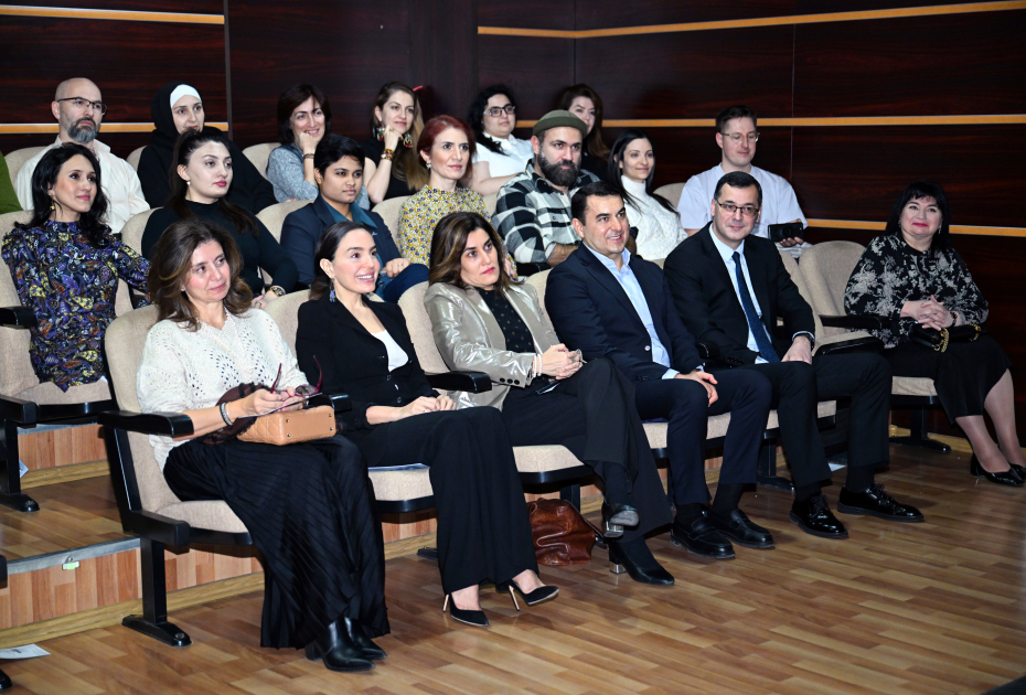 Heydər Əliyev Fondunun vitse-prezidenti Leyla Əliyeva, İordaniya şahzadəsi və ICCROM-un baş direktoru "Manqurt" tamaşasını izləyiblər (FOTO)