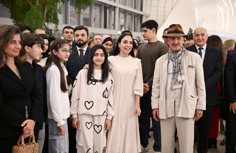 Heydər Əliyev Mərkəzində “Yer kürəsi uşaqların gözü ilə” fotosərgisi açılıb (FOTO)