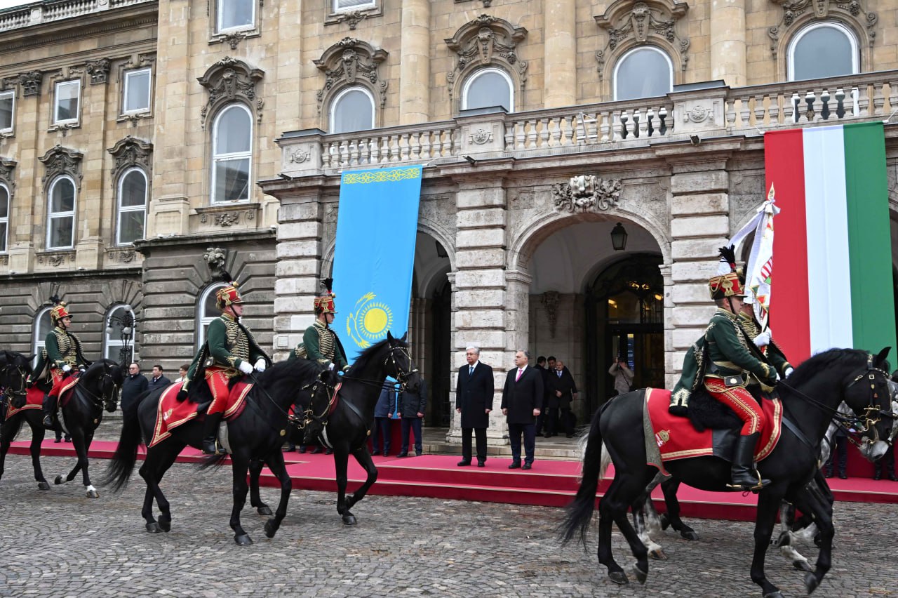 Hungary rolls out red carpet for Kazakhstan's President with grand official ceremony