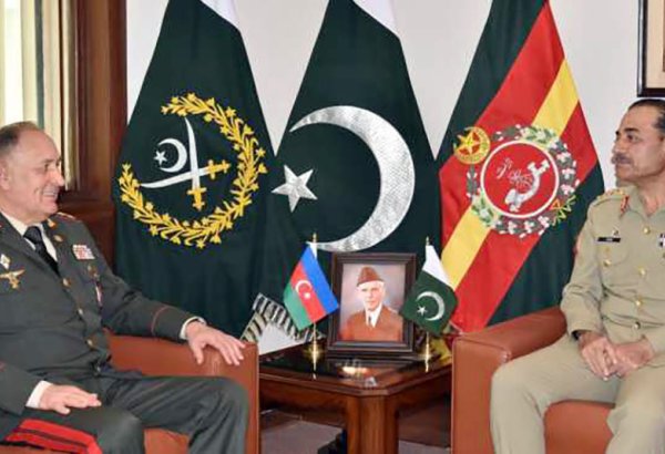 Azerbaijan, Pakistan discuss importance of expanding bilateral military co-op (PHOTO)