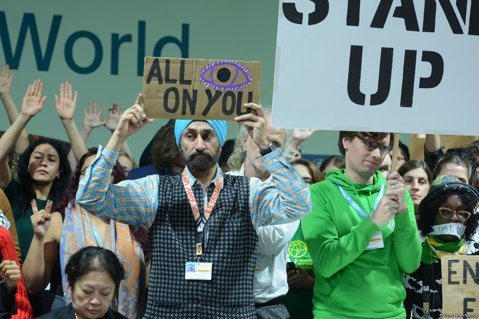 COP29-da iqlim maliyyəsinin artırılması tələbi ilə aksiya keçirilib (FOTO)